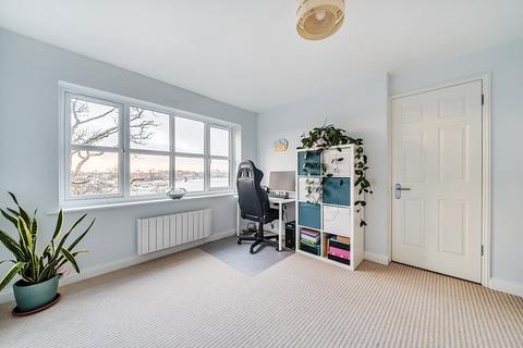 20 Riverdene Place, Southampton, SO18 1UG