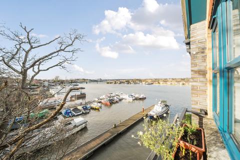 20 Riverdene Place, Southampton, SO18 1UG