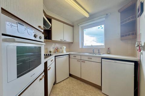 1 bedroom apartment for sale, Station Road, Thorpe Bay, Essex, SS1