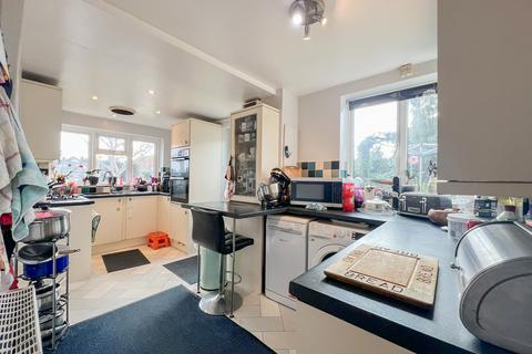 28 Shakespeare Road, Hereford, HR4 0JN
