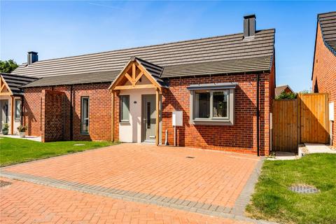 2 bedroom bungalow for sale, Kings Park Road, Grimsby, Lincolnshire, DN33