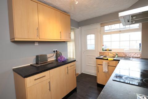 3 bedroom terraced house to rent, Newlay Lane Place, Bramley, Leeds, LS13