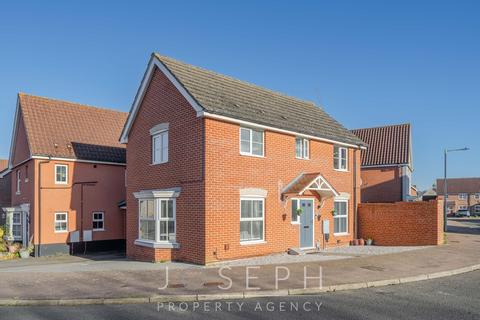 3 bedroom detached house for sale, Oak Eggar Chase, Pinewood, IP8