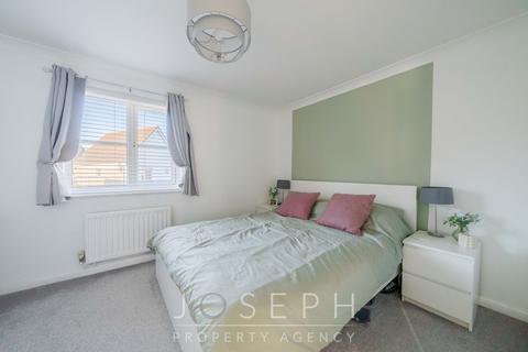 11 Oak Eggar Chase, Pinewood, Ipswich, IP8 3TE
