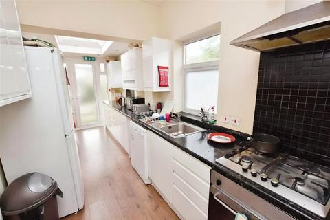 House share to rent, Room 1, 2 Crummock Gardens