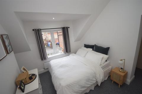 2 bedroom apartment to rent, Cavendish Road, Manchester M30