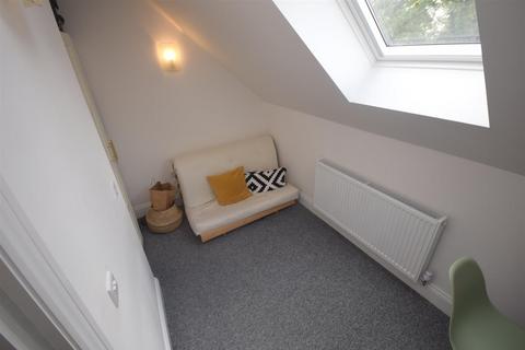 2 bedroom apartment to rent, Cavendish Road, Manchester M30