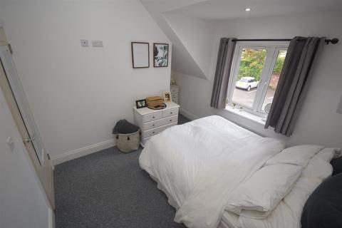 2 bedroom apartment to rent, Cavendish Road, Manchester M30