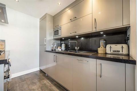 3 bedroom flat to rent, Woodland Crescent, London SE10