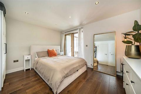 3 bedroom flat to rent, Woodland Crescent, London SE10