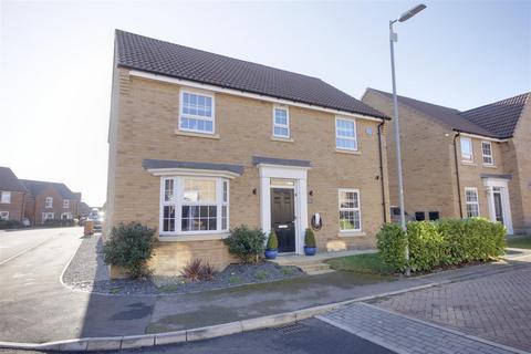 4 bedroom detached house for sale, Petfield Drive, Anlaby