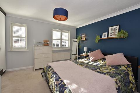 33 Barra Glade, Wickford, SS12 9GU