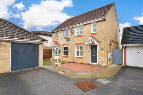 2 bedroom semi-detached house for sale, Barra Glade, Wickford, Essex