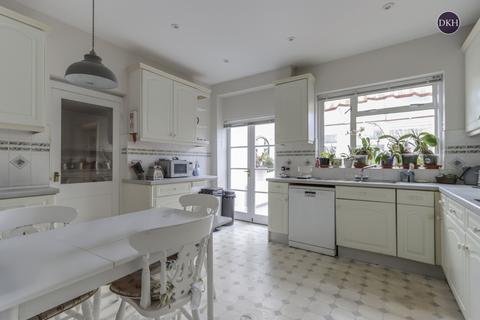 4 bedroom detached house for sale, Devereux Drive, Hertfordshire WD17