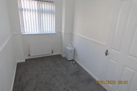 2 bedroom flat to rent, Layton Road, Poole BH12