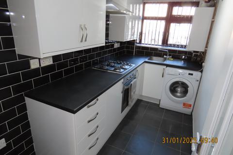 2 bedroom flat to rent, Layton Road, Poole BH12