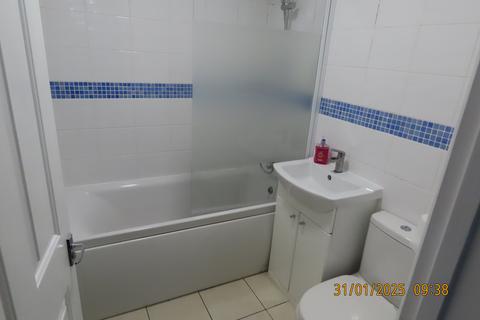 2 bedroom flat to rent, Layton Road, Poole BH12