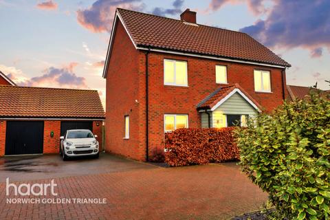 4 bedroom detached house for sale, Great Melton Road, Norwich