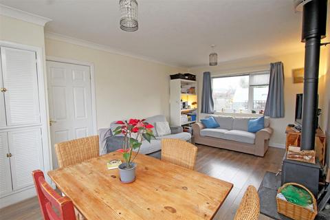 30 Ffordd Siarl, St Asaph, LL17 0PT