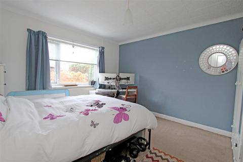 30 Ffordd Siarl, St Asaph, LL17 0PT