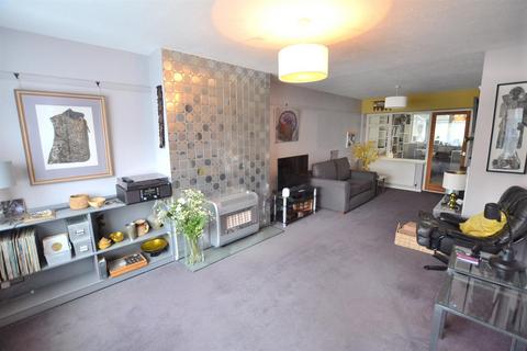 4 bedroom semi-detached house for sale, Priory Road, Loughborough LE11