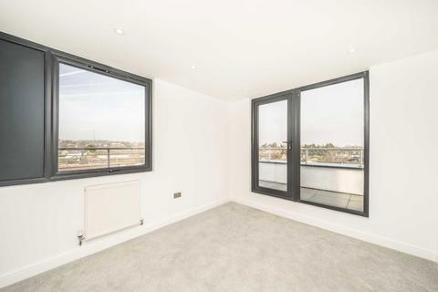 2 bedroom flat to rent, Portland Road, London SE25