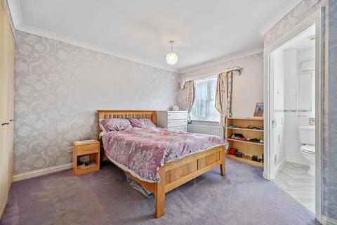 17 Hadleigh Drive, Sutton, SM2 5BF