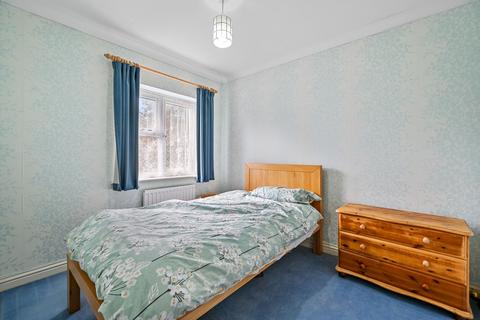 17 Hadleigh Drive, Sutton, SM2 5BF