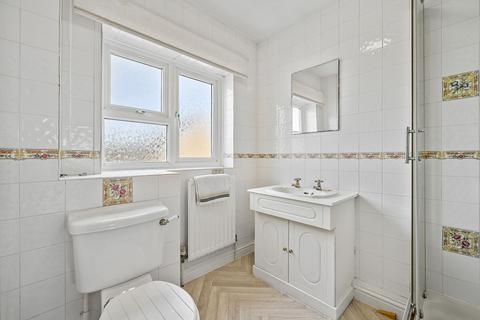 17 Hadleigh Drive, Sutton, SM2 5BF