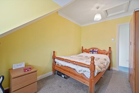 17 Hadleigh Drive, Sutton, SM2 5BF