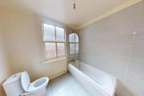 4 bedroom maisonette to rent, London Road,  Bicester,  OX26