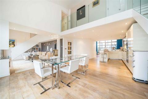 2 bedroom flat for sale, Shepherdess Walk, London N1