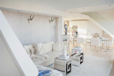 2 bedroom flat for sale, Shepherdess Walk, London N1