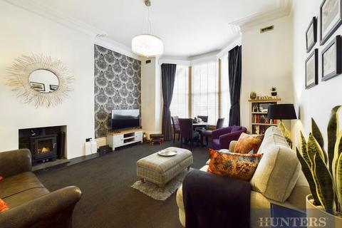 2 bedroom apartment for sale, Esplanade Gardens, Scarborough