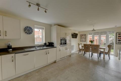 3 bedroom end of terrace house for sale, Bower Square, Knowle, B93