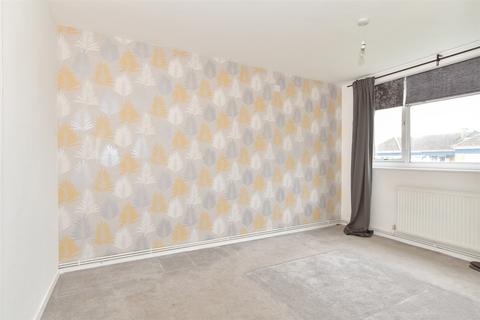 2 bedroom flat for sale, Lodge Hill Lane, Chattenden, Rochester, Kent