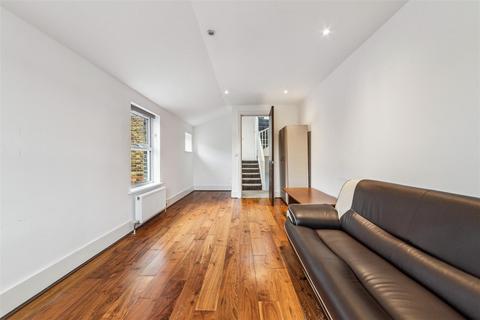 3 bedroom flat to rent, Morrish Road, Brixton, London