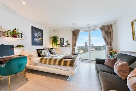 3 bedroom apartment for sale, New Providence Wharf, Fairmont Avenue, London, E14