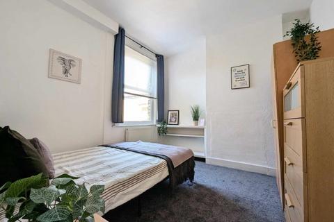 1 bedroom in a house share to rent, Granville Road, London