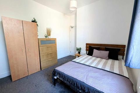 1 bedroom in a house share to rent, Granville Road, London