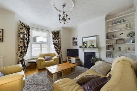 4 bedroom terraced house for sale, Blundell Avenue, Porthcawl CF36