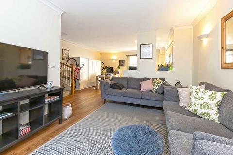 2 bedroom flat to rent, Park View Mews, London SW9