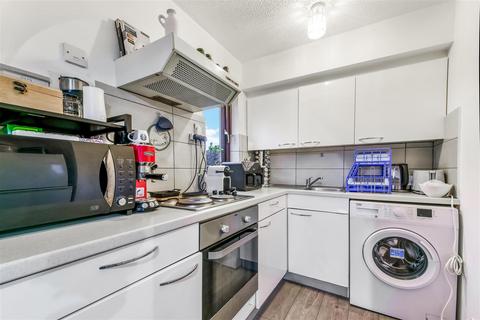 Studio for sale, Gilpin Close, Mitcham CR4