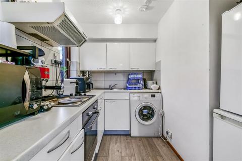 Studio for sale, Gilpin Close, Mitcham CR4