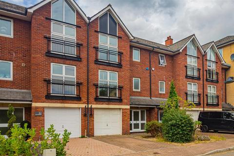 3 bedroom terraced house to rent, Adventurers Quay, Cardiff CF10