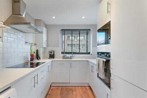 57 Singleton Close, London, SW17 9JZ