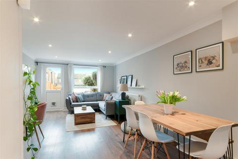 57 Singleton Close, London, SW17 9JZ