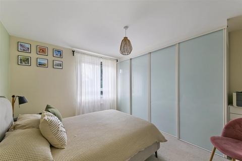 57 Singleton Close, London, SW17 9JZ