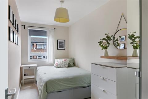 57 Singleton Close, London, SW17 9JZ