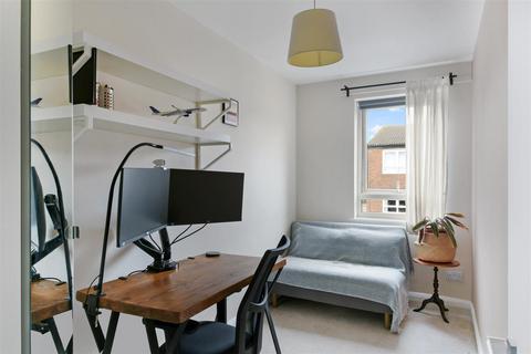 57 Singleton Close, London, SW17 9JZ